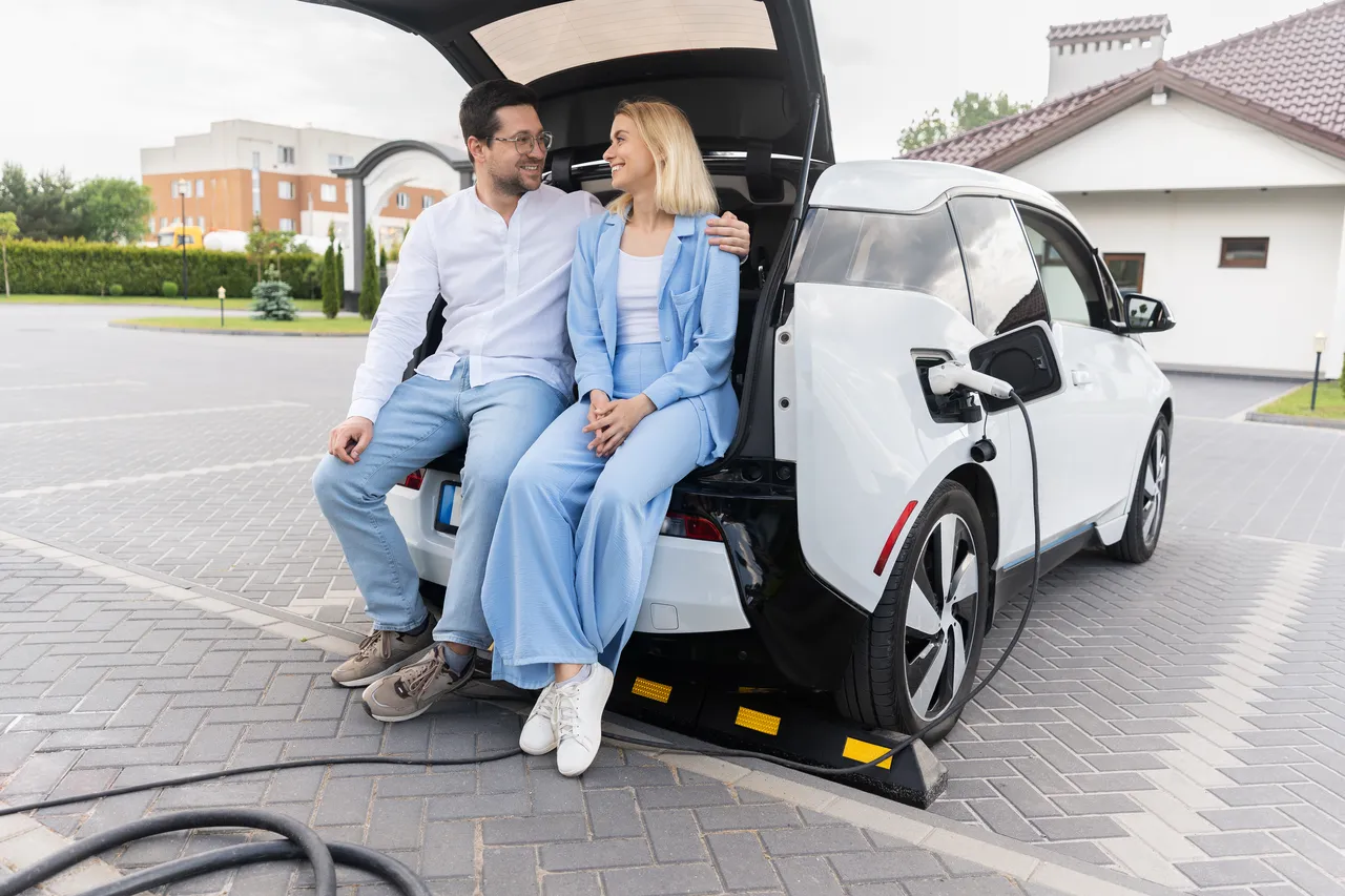 Auto elettrica italiana economica: ecco il prezzo e le agevolazioni per acquistarla Immagine selezionata