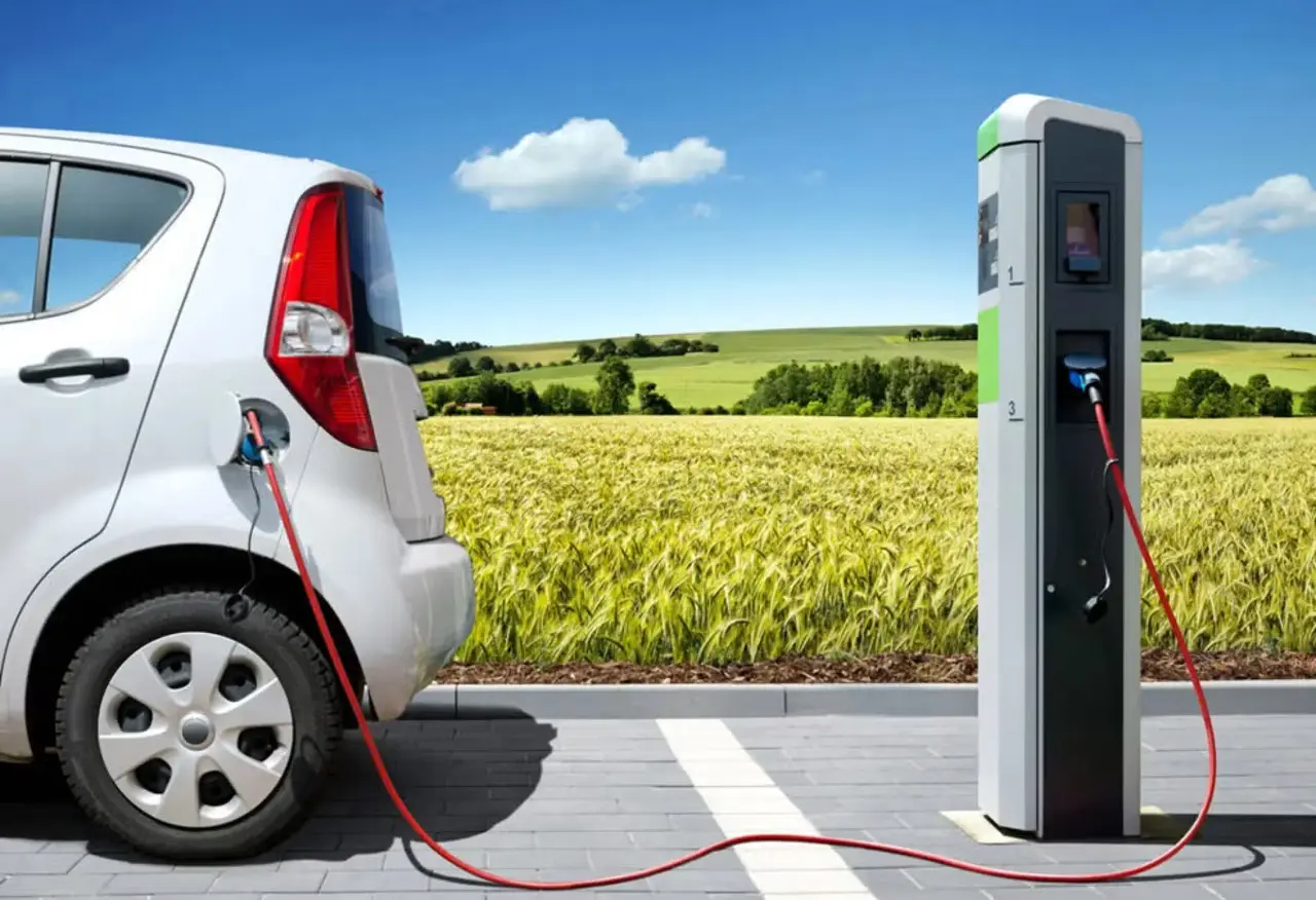 Auto elettrica italiana economica: ecco il prezzo e le agevolazioni per acquistarla Immagine selezionata