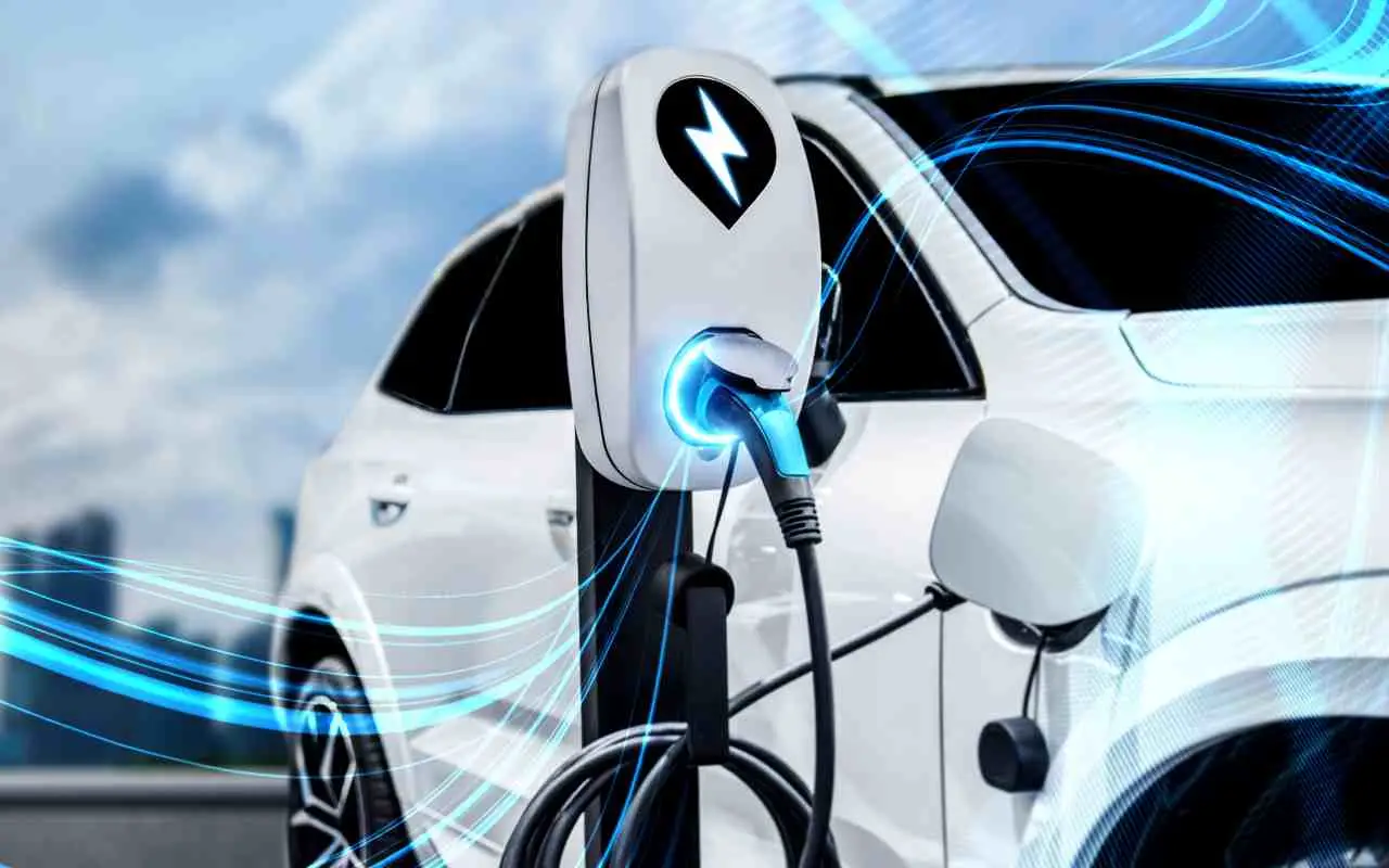 Auto elettrica italiana economica: ecco il prezzo e le agevolazioni per acquistarla Immagine selezionata