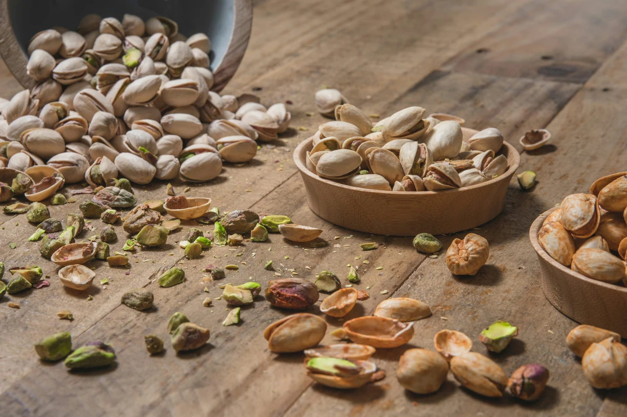 Pistacchi e pelle luminosa: ecco il frutto secco che nutre dall’interno Immagine selezionata