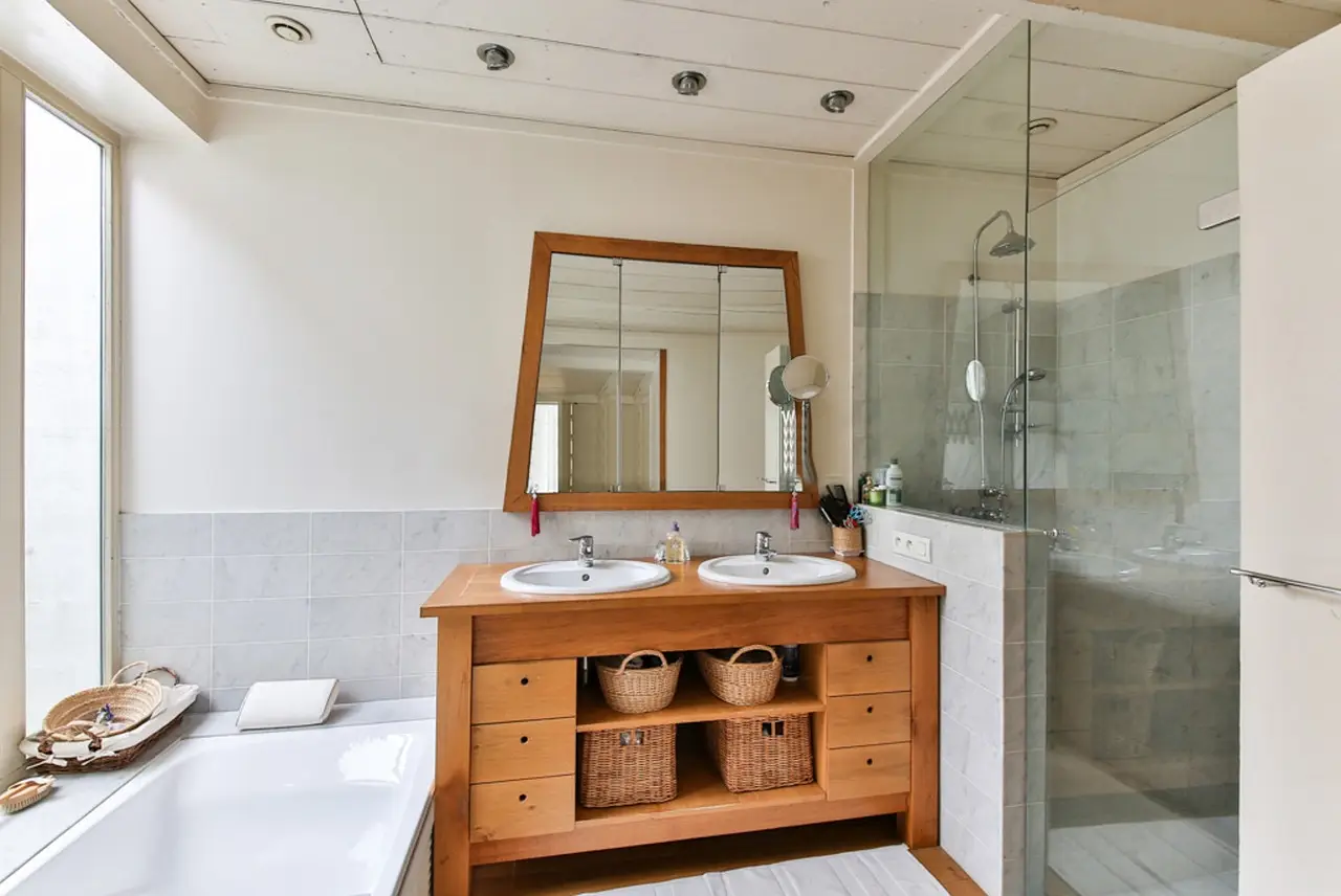 Consigli pratici per prevenire la muffa nel bagno con finestra Immagine selezionata