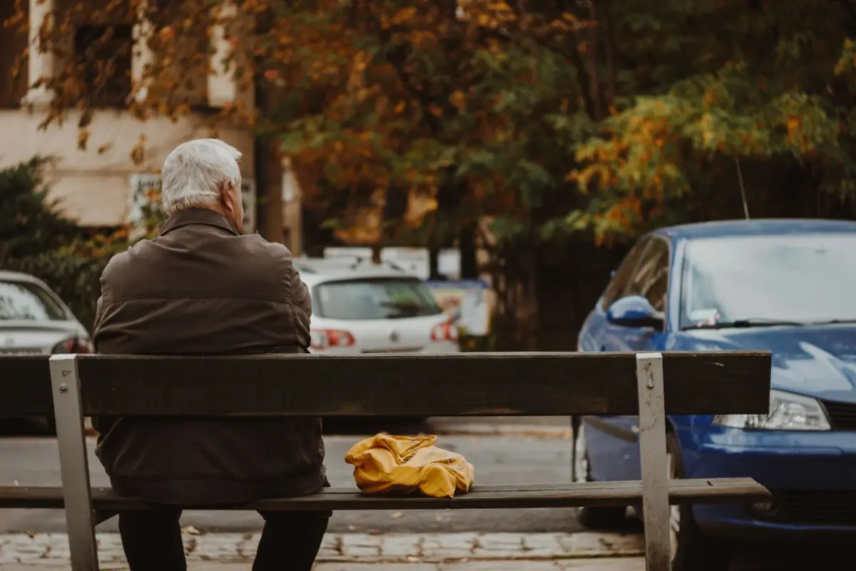 Nuove regole in arrivo per gli over 65 obbligatorio un nuovo accessorio in auto Immagine selezionata