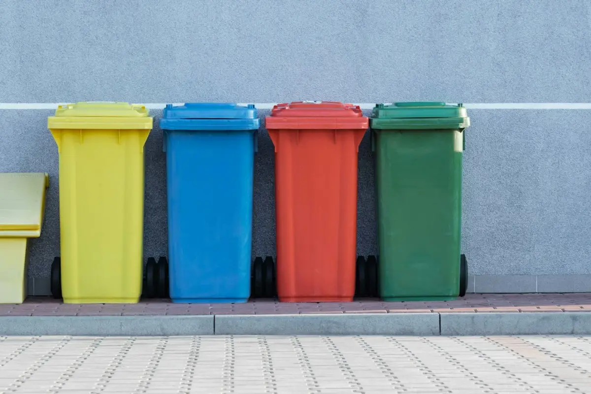 Attenzione all’igiene della pattumiera per evitare cattivi odori Attenzione all’igiene della pattumiera per evitare cattivi odori