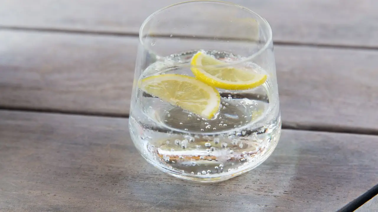 Acqua frizzante: sconsigliata a chi soffre di reflusso Acqua frizzante: sconsigliata a chi soffre di reflusso
